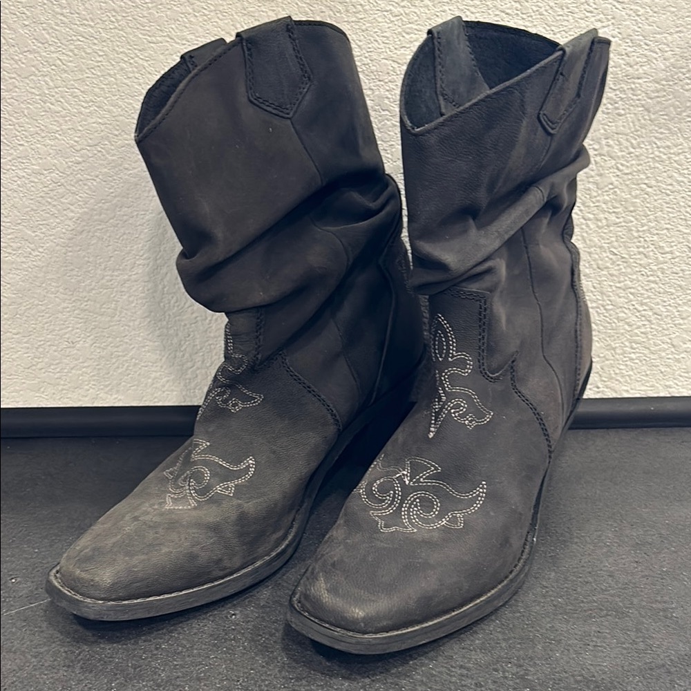 NEW!! No brand dark grayish embroidered Cowboy Boots